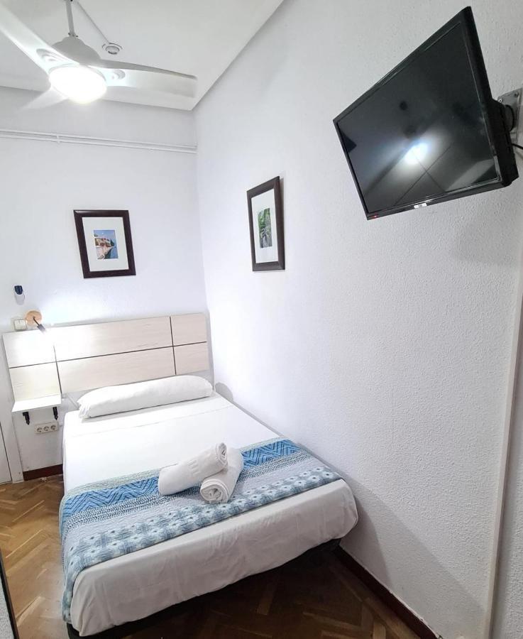 Hostal Santa Barbara Madrid Exterior foto